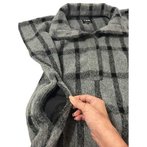 Zara Womens Wool Blend Gray Plaid Oversized Poncho Fringe Pocket Sweater Sz S - Picture 8 of 11